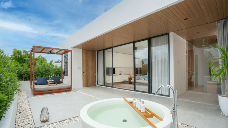 One Bedroom Suite with Outdoor Bathtub 